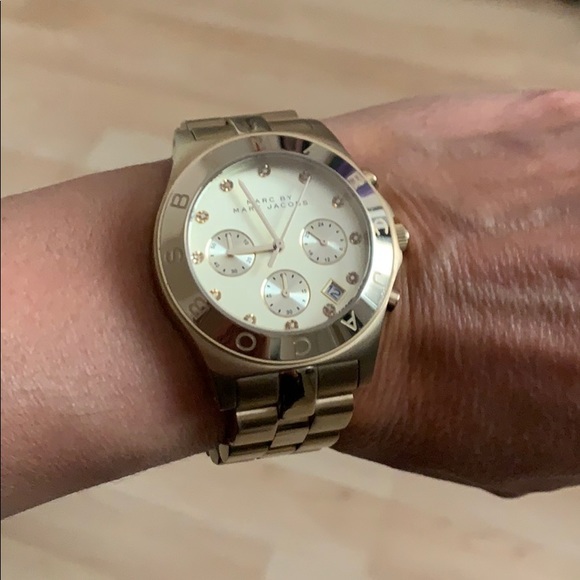 MARC JACOBS GOLD WATCH GREAT CONDITION - Picture 1 of 8